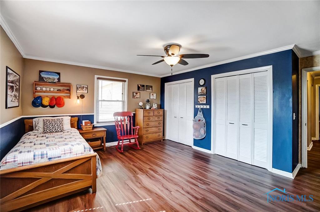 Middle Ct, Findlay, OH 45840