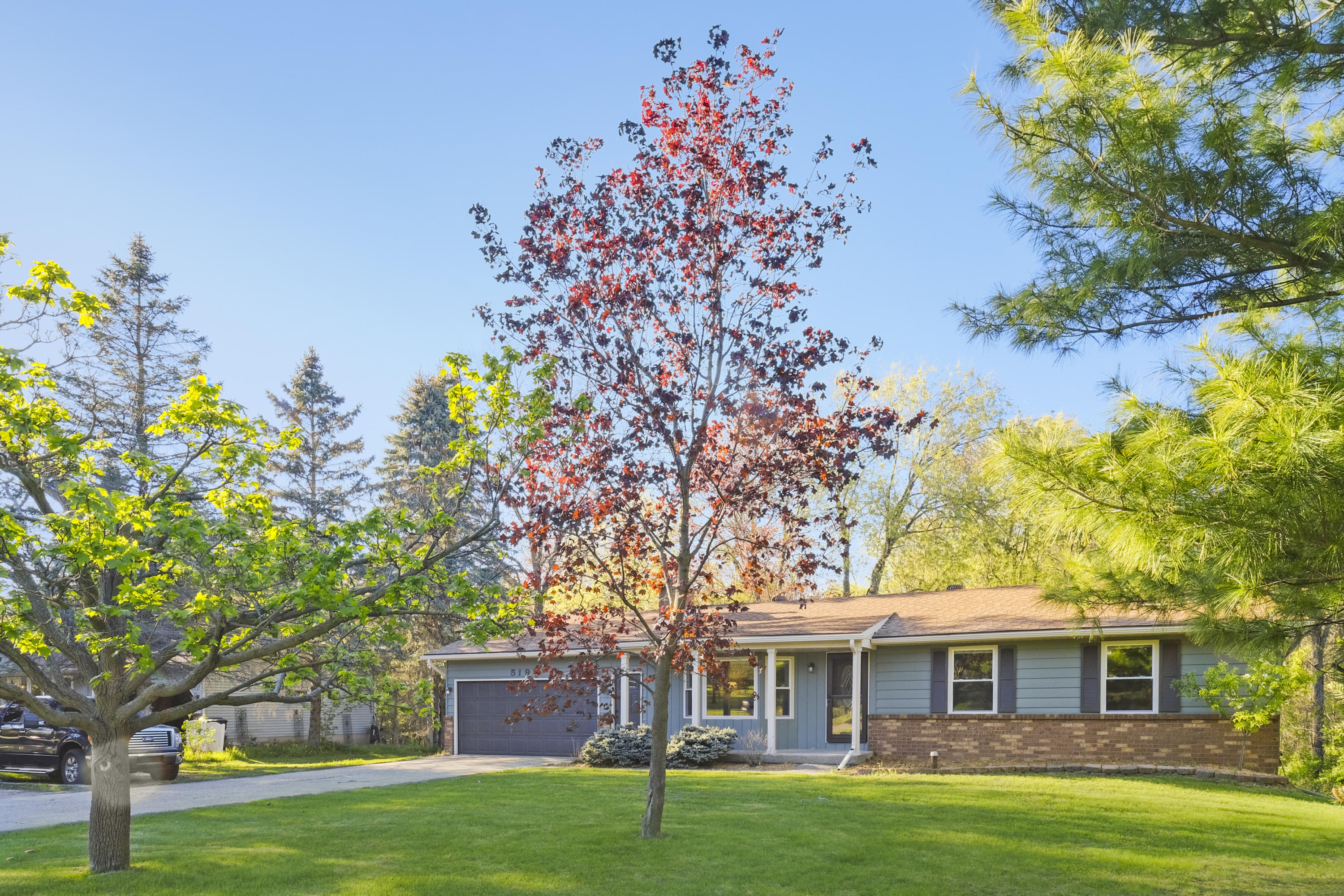 10 Mile Rd, Rockford, MI 49341