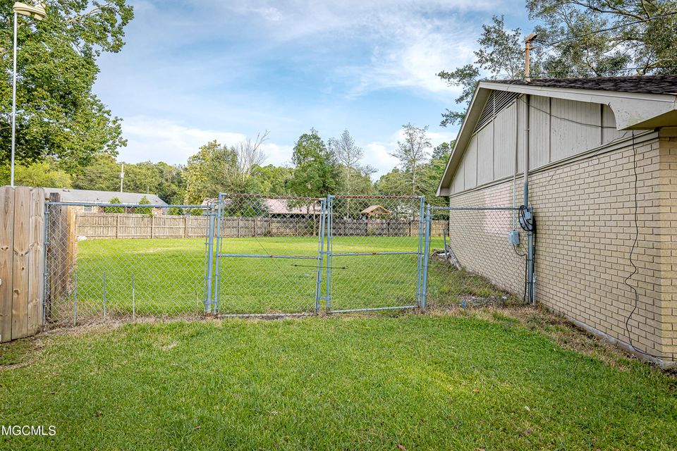 Ruth Ct, Biloxi, MS 39532