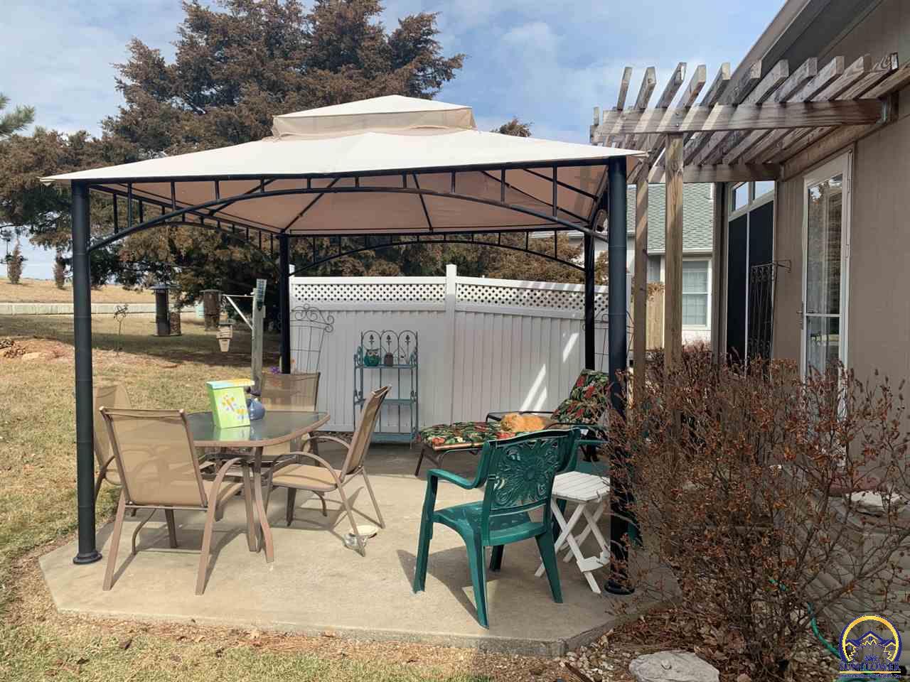 Moundview Dr, Topeka, KS 66610