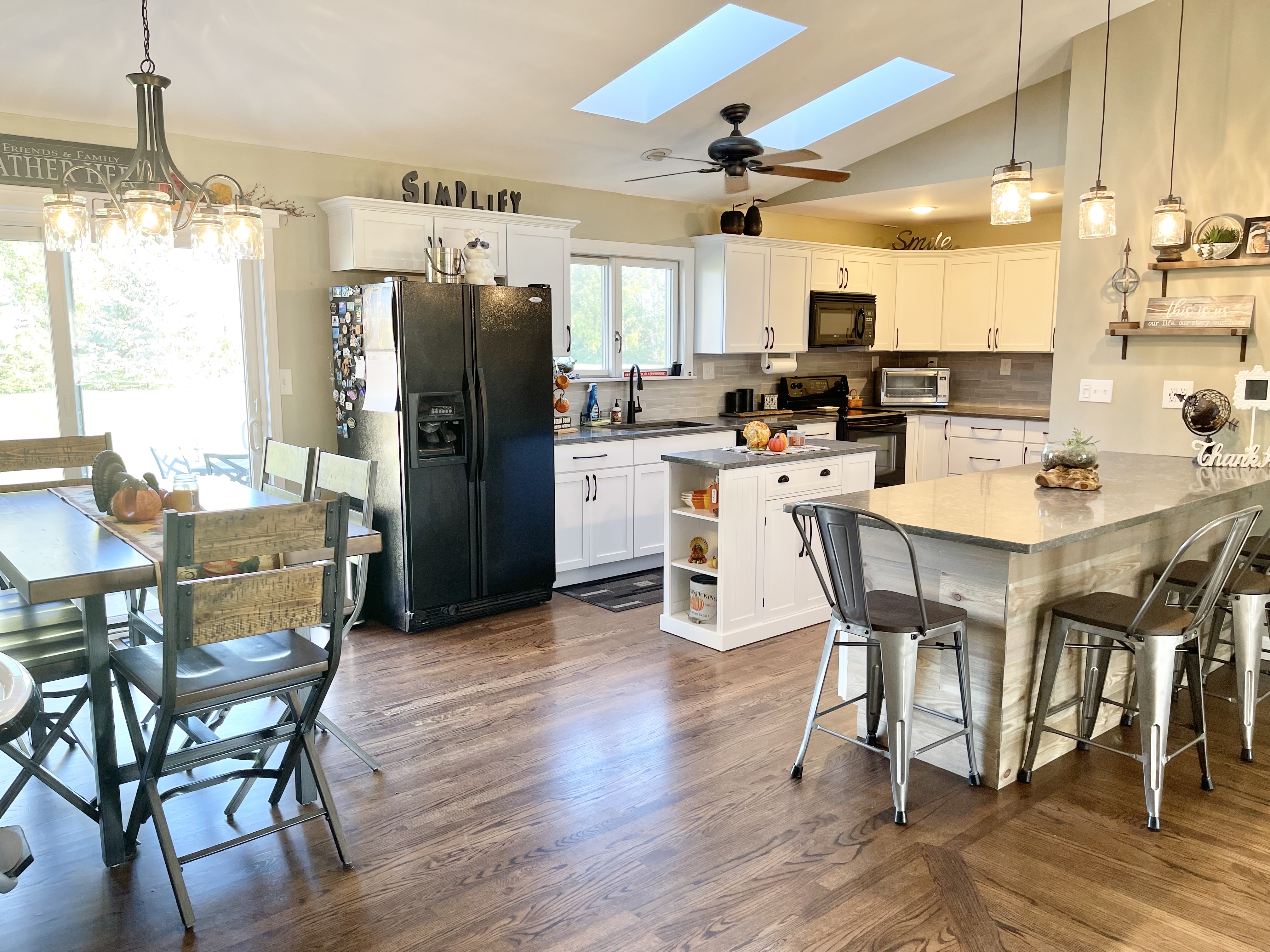 2370th Rd, Sheridan, IL 60551