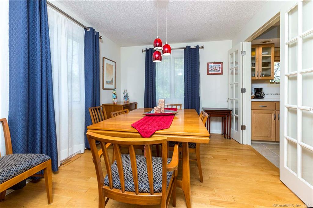 Oak Grove St, Manchester, CT 06040