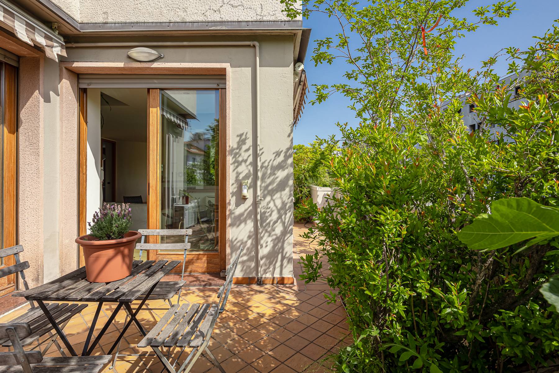 Panoramic apartment with terrace in the Isola district