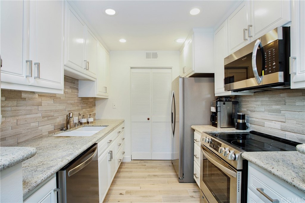 Villa Point Dr, Newport Beach, CA 92660