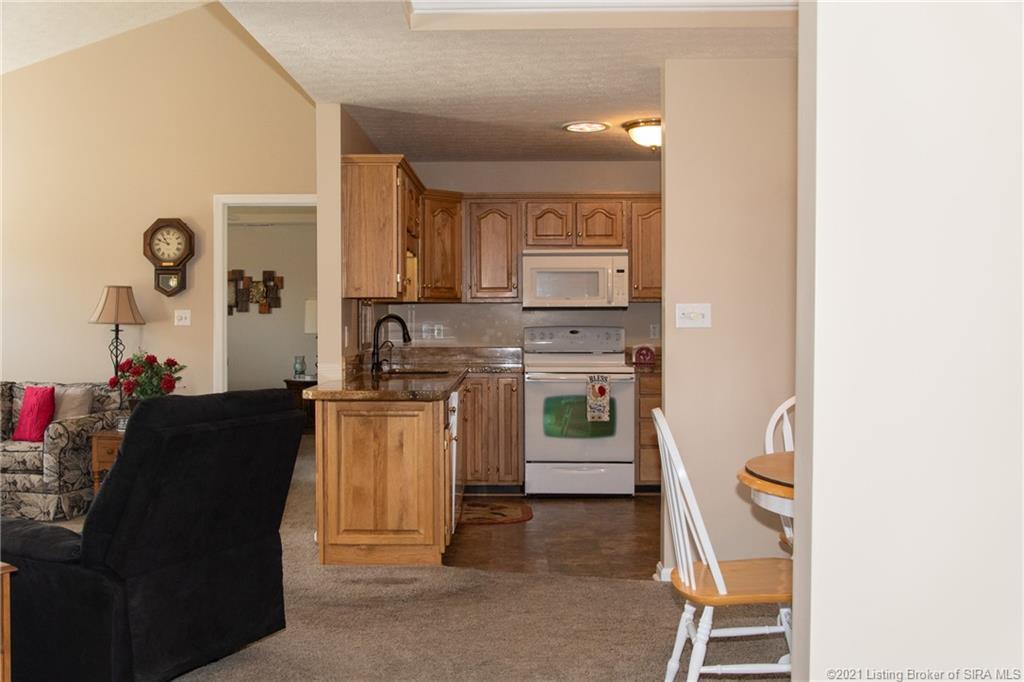 Shadowbrook Ln, Jeffersonville, IN 47130
