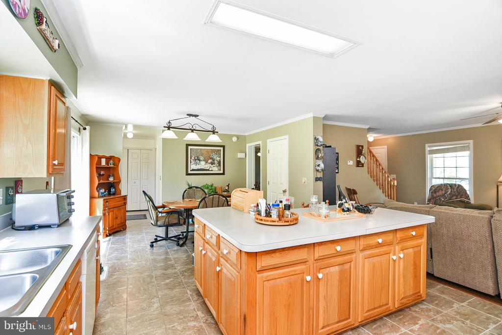 Essex Pl, Montross, VA 22520