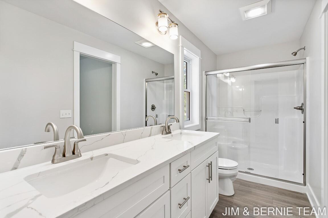 32nd St, Holland, MI 49423