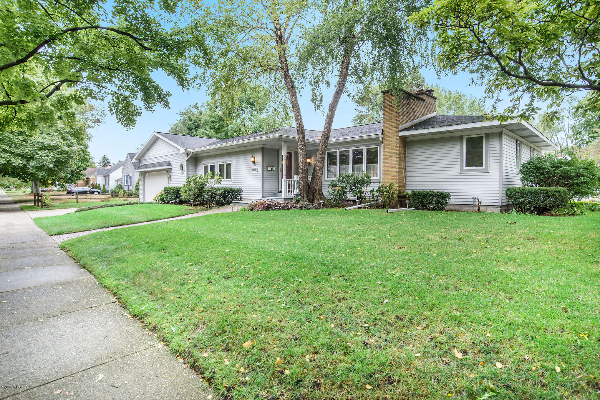 Woodlawn Ave, Grand Haven, MI 49417