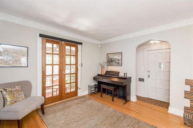Brookside Rd, Kansas City, MO 64113