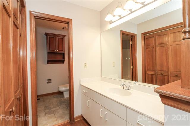 Majestic Oak Dr, Charlotte, NC 28278
