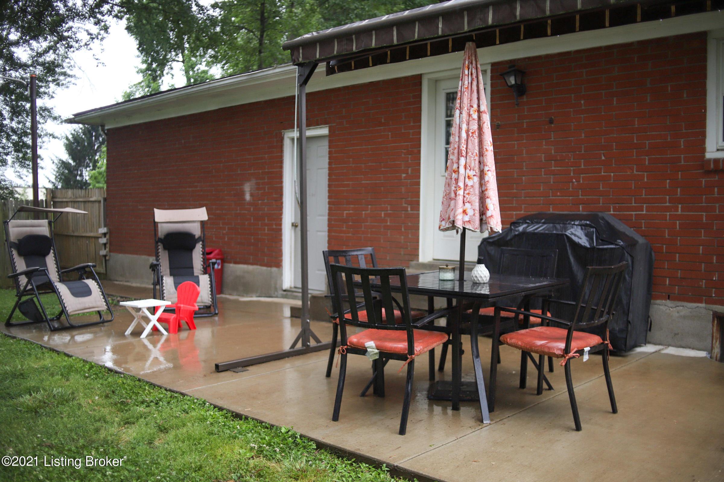 Sherrard Dr, Louisville, KY 40258