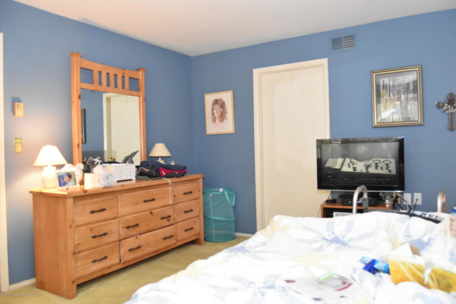 Malvern Ct, Manchester, NJ 08759