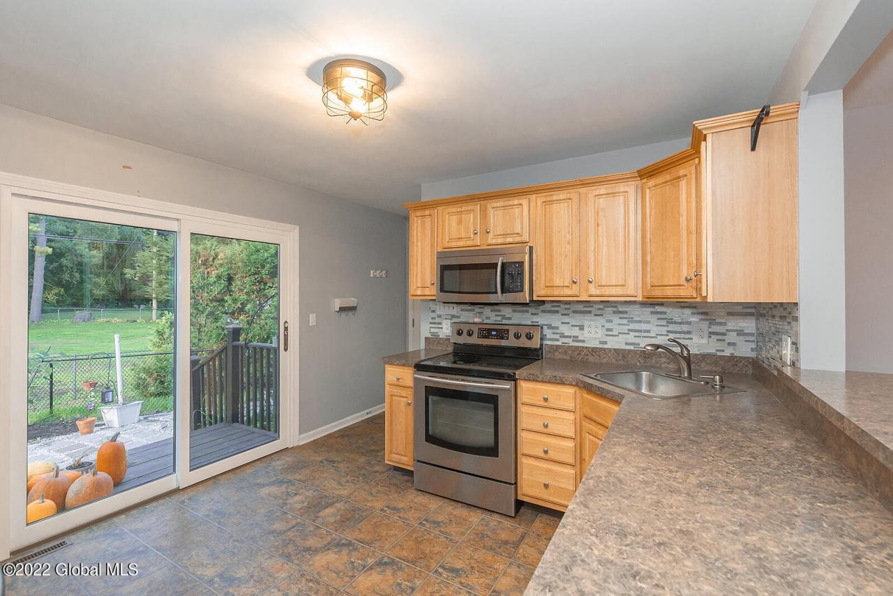 Wheeler Dr, Ballston Lake, NY 12019