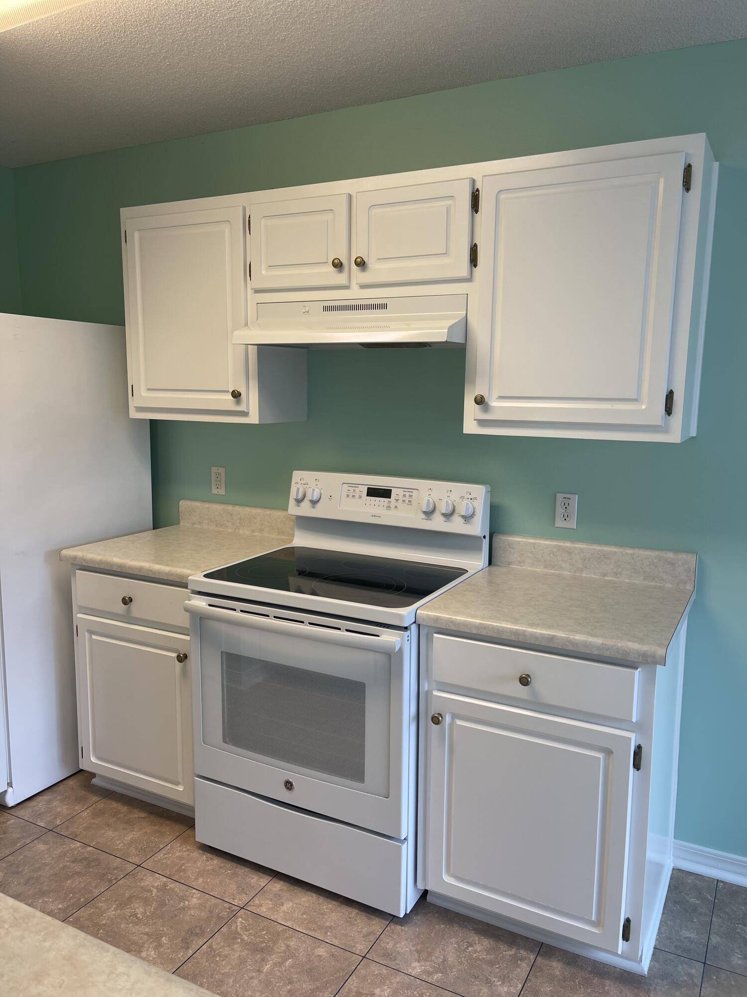 Leeward Way, Navarre, FL 32566