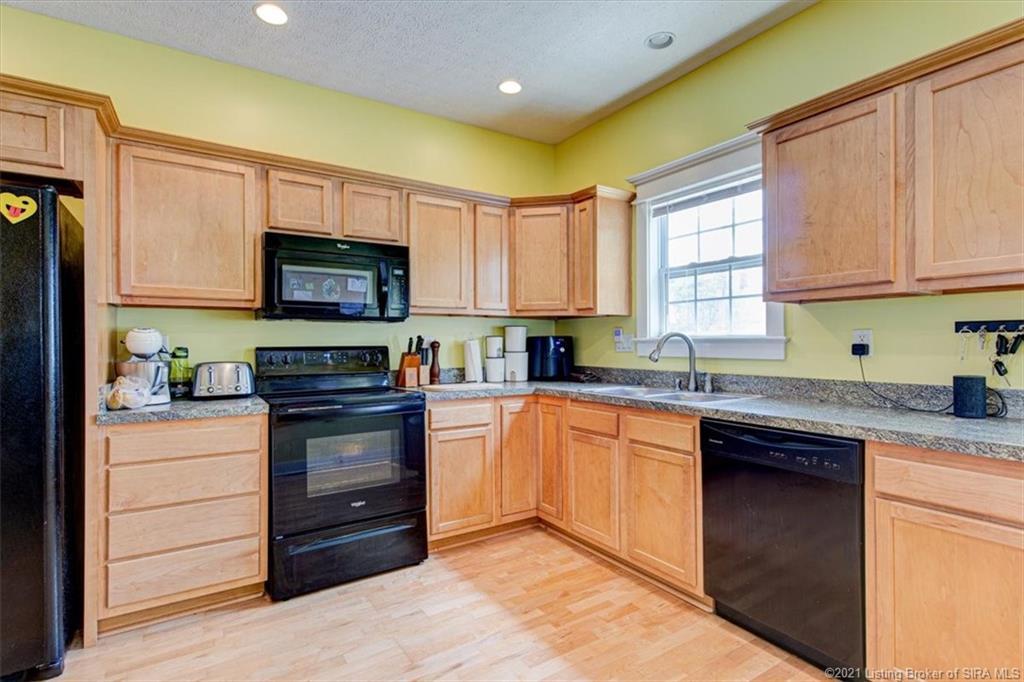 Ekin Ave, New Albany, IN 47150