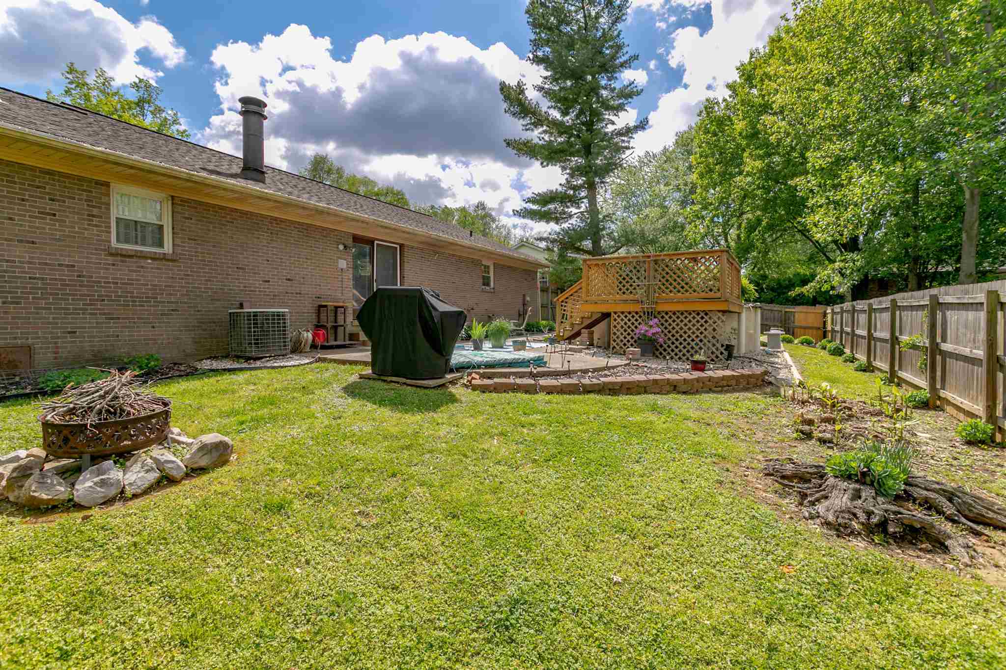 Woodland Dr, Newburgh, IN 47630