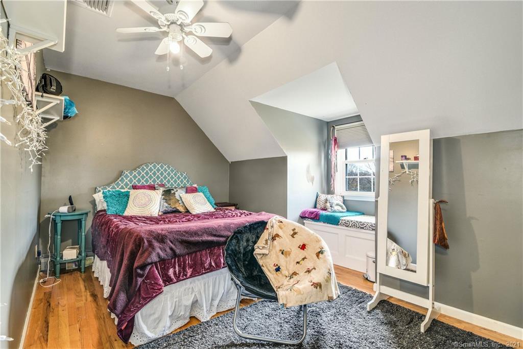 Lazy Brook Rd, Monroe, CT 06468