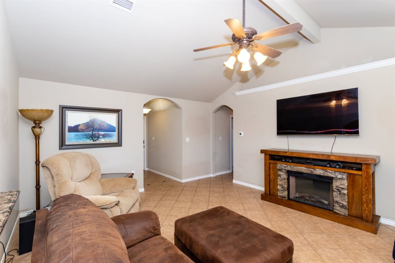 Perrell Ln, Lumberton, TX 77657