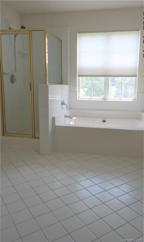 Heathcrest Ct, Charlotte, NC 28269
