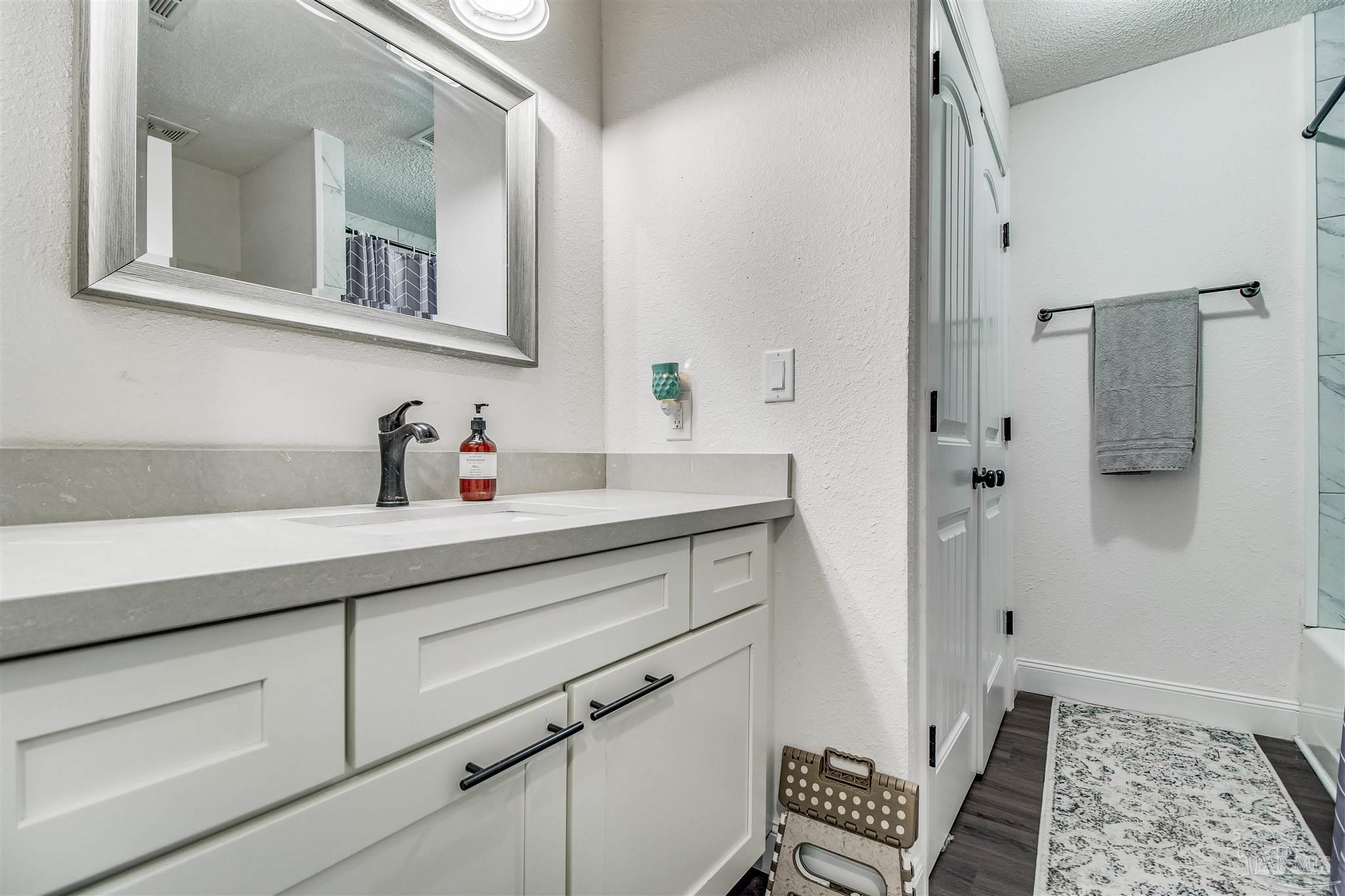 Hyatt Ln, Milton, FL 32571