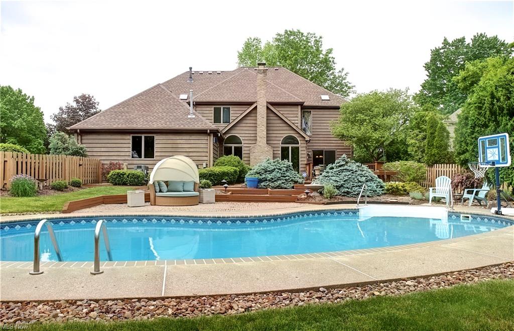 Carousel Ct, Westlake, OH 44145