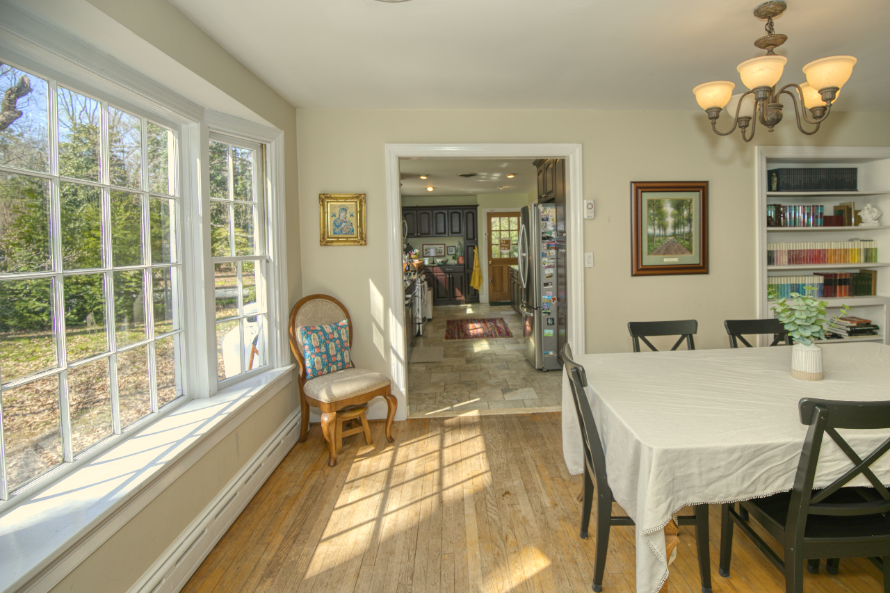 Clifton Ave, Kilmarnock, VA 22482