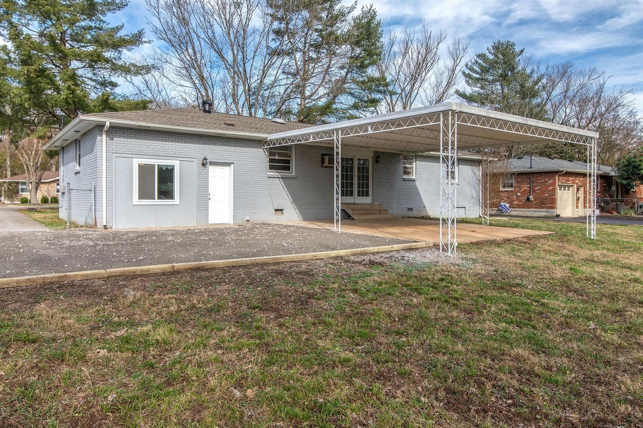 Suter Dr, Nashville, TN 37211