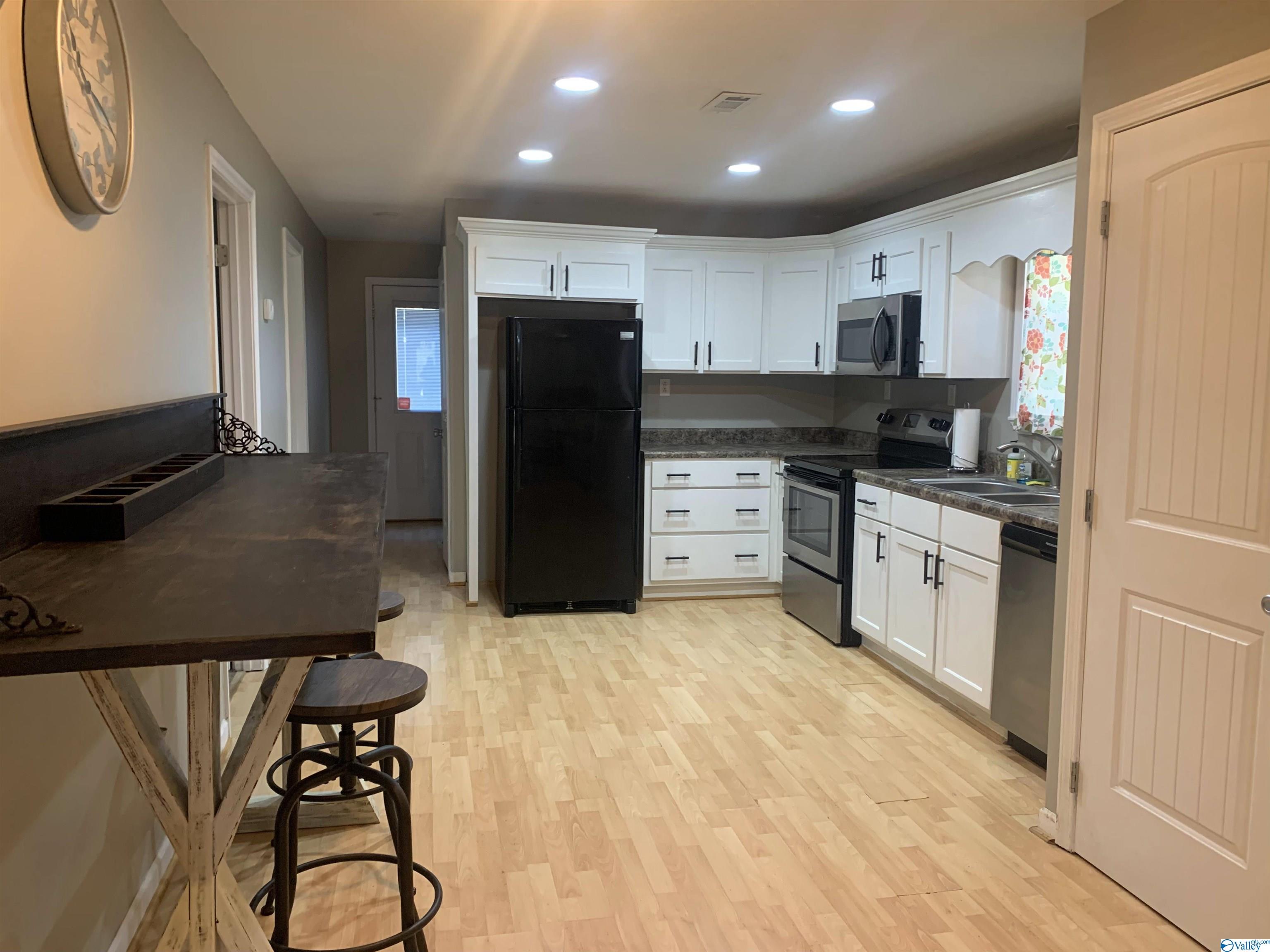 Palace Ave, Rainbow City, AL 35906