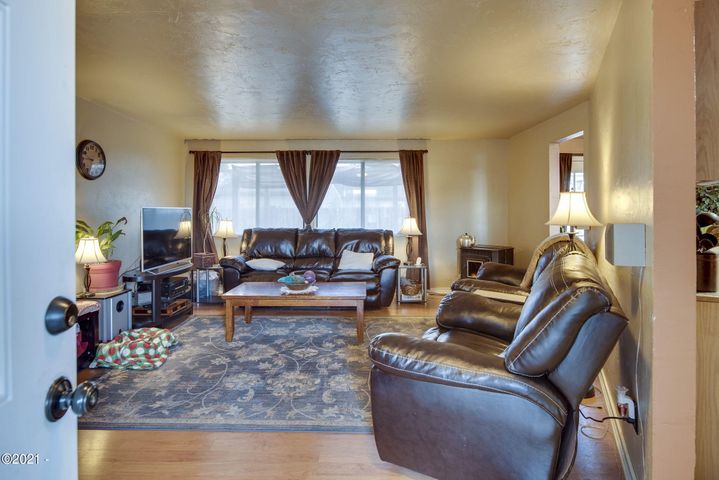 23rd St, Redmond, OR 97756