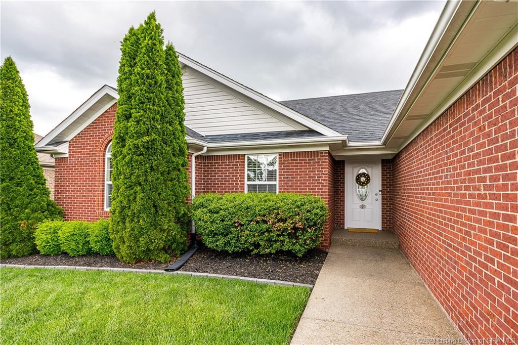 Hillside Dr, Sellersburg, IN 47172