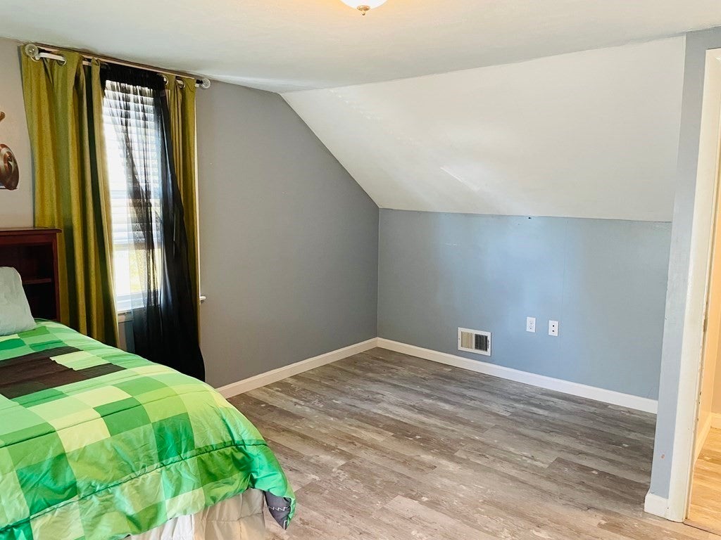 Walnut St, Oxford, MA 01540