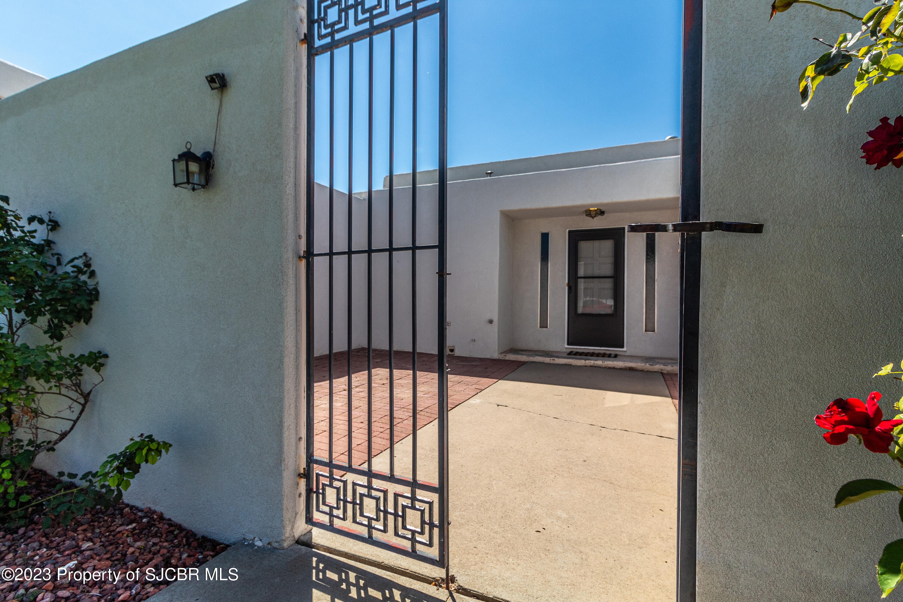 Palomas Cir, Farmington, NM 87401