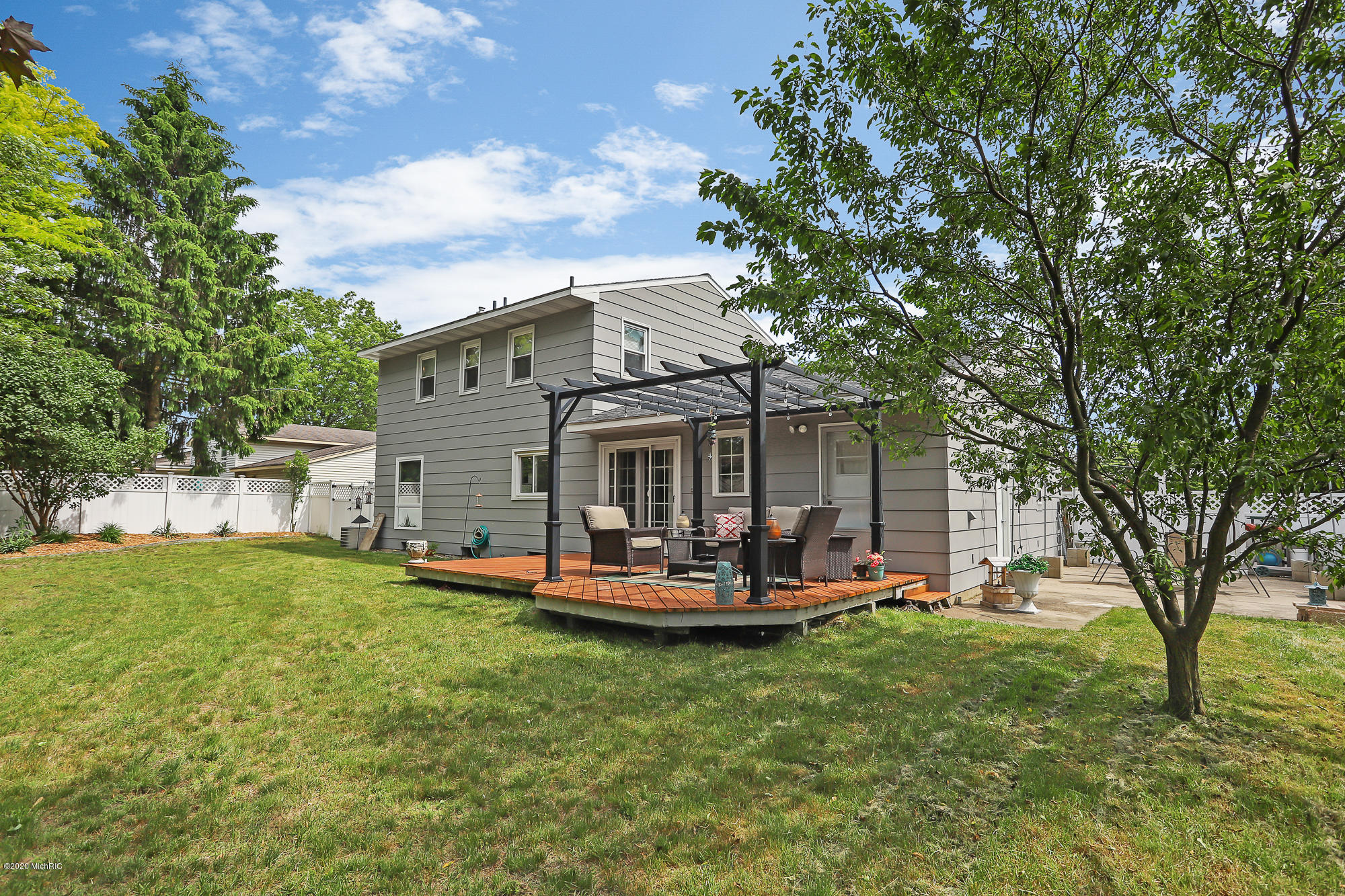 Mapleview St, Grand Rapids, MI 49508