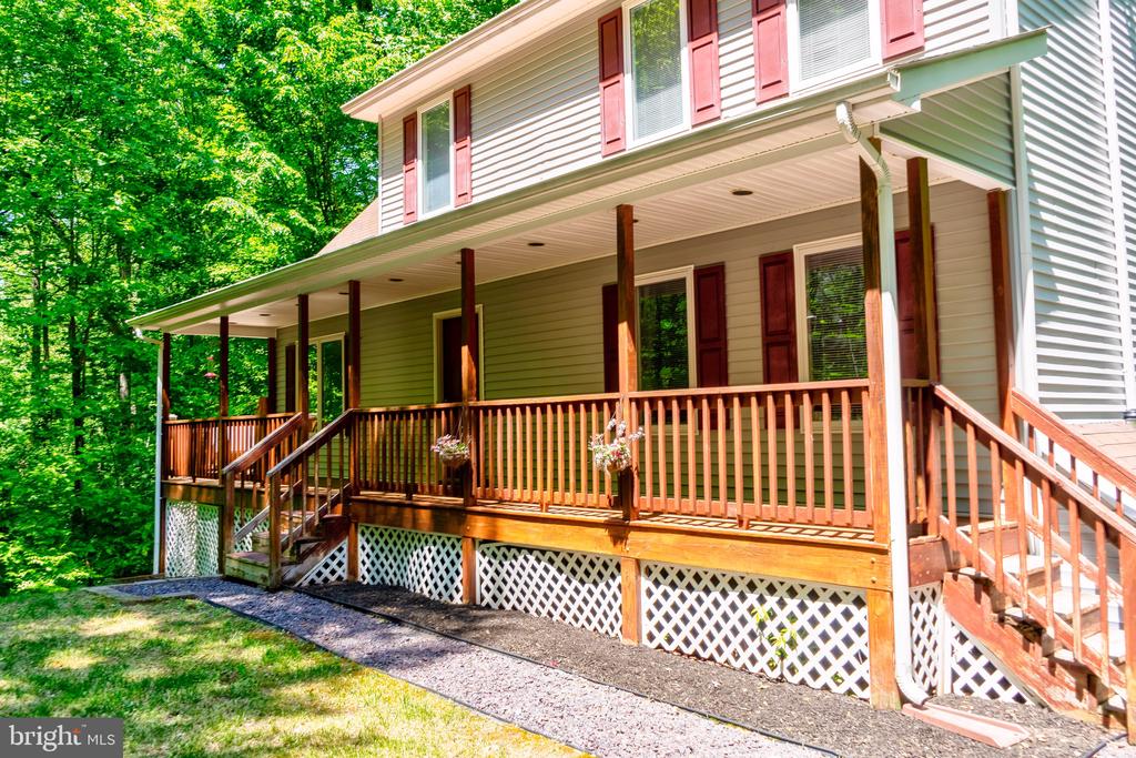 Reagan Dr, King George, VA 22485