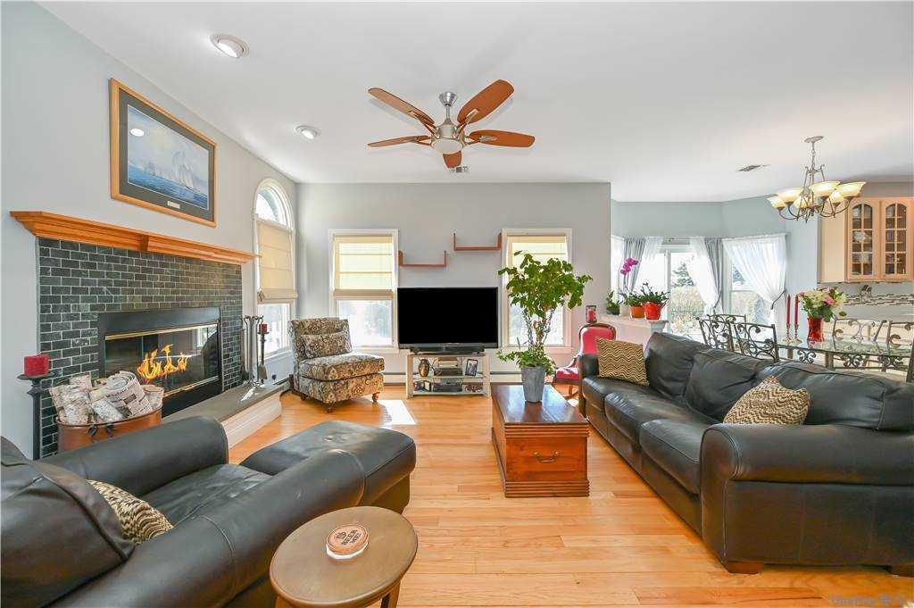 Kingfish Ct, Riverhead, NY 11901