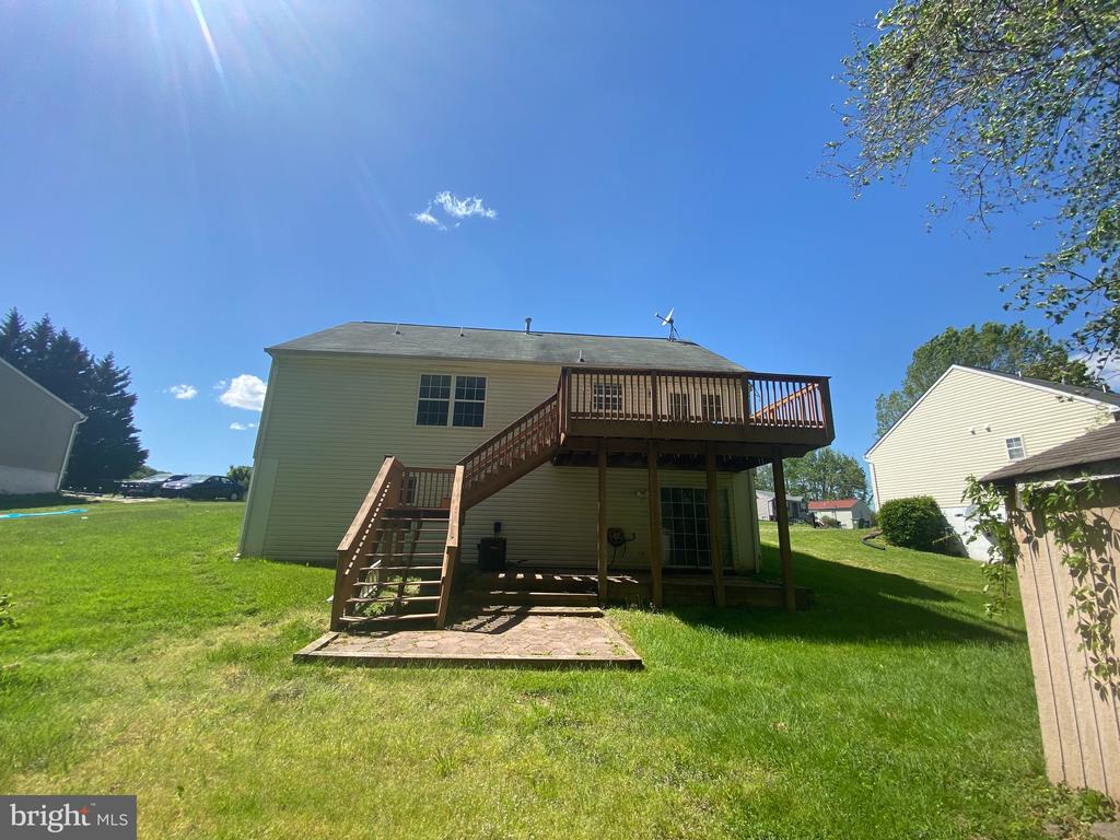 Laura Ln, Fredericksburg, VA 22407