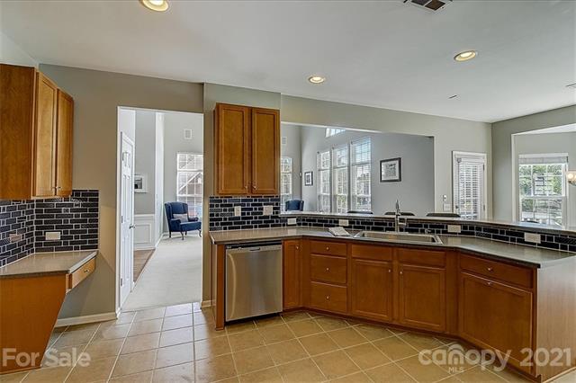 Summercrest Ct, Charlotte, NC 28269 #1