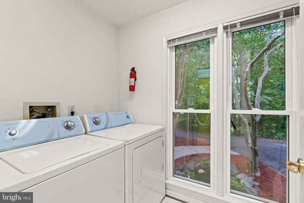 Sanford Dr, Fredericksburg, VA 22406