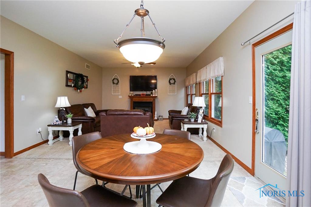 Deer Trail Ct, Findlay, OH 45840
