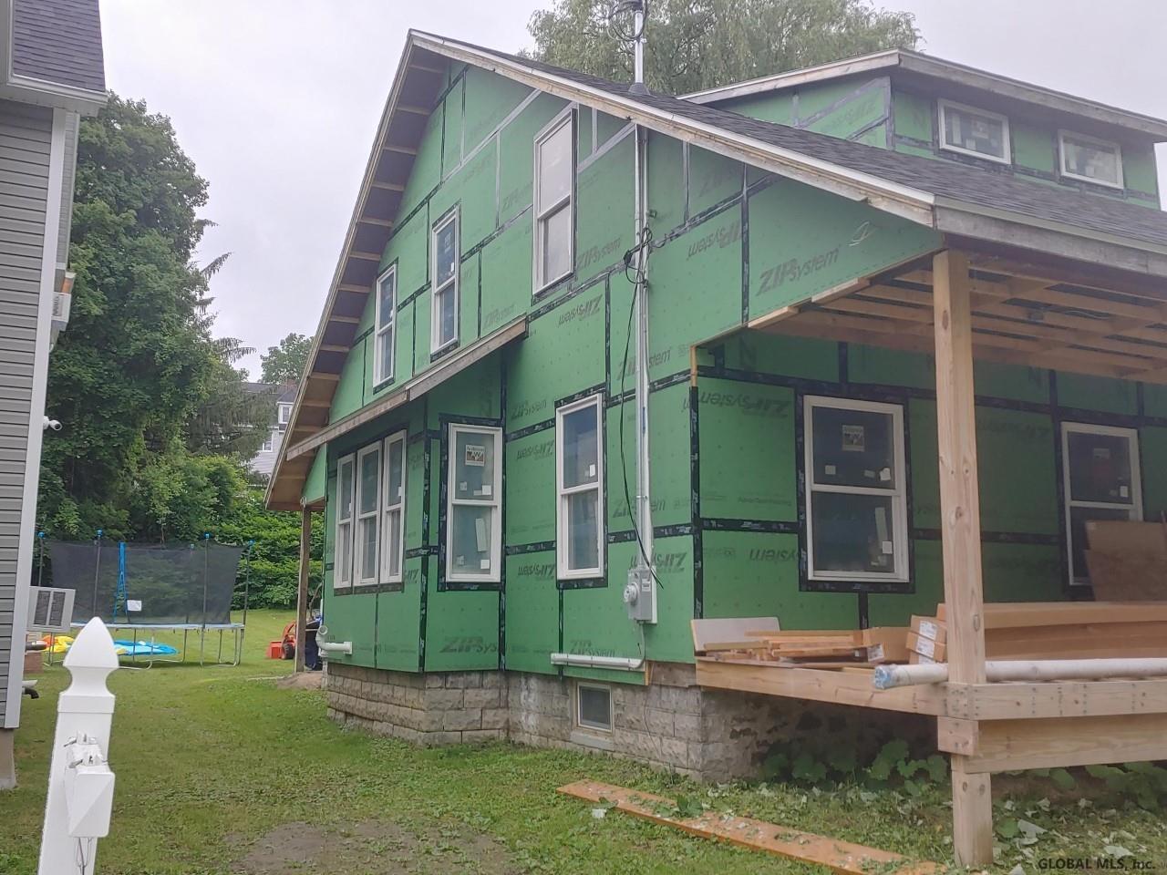 Poole Ave, Gloversville, NY 12078
