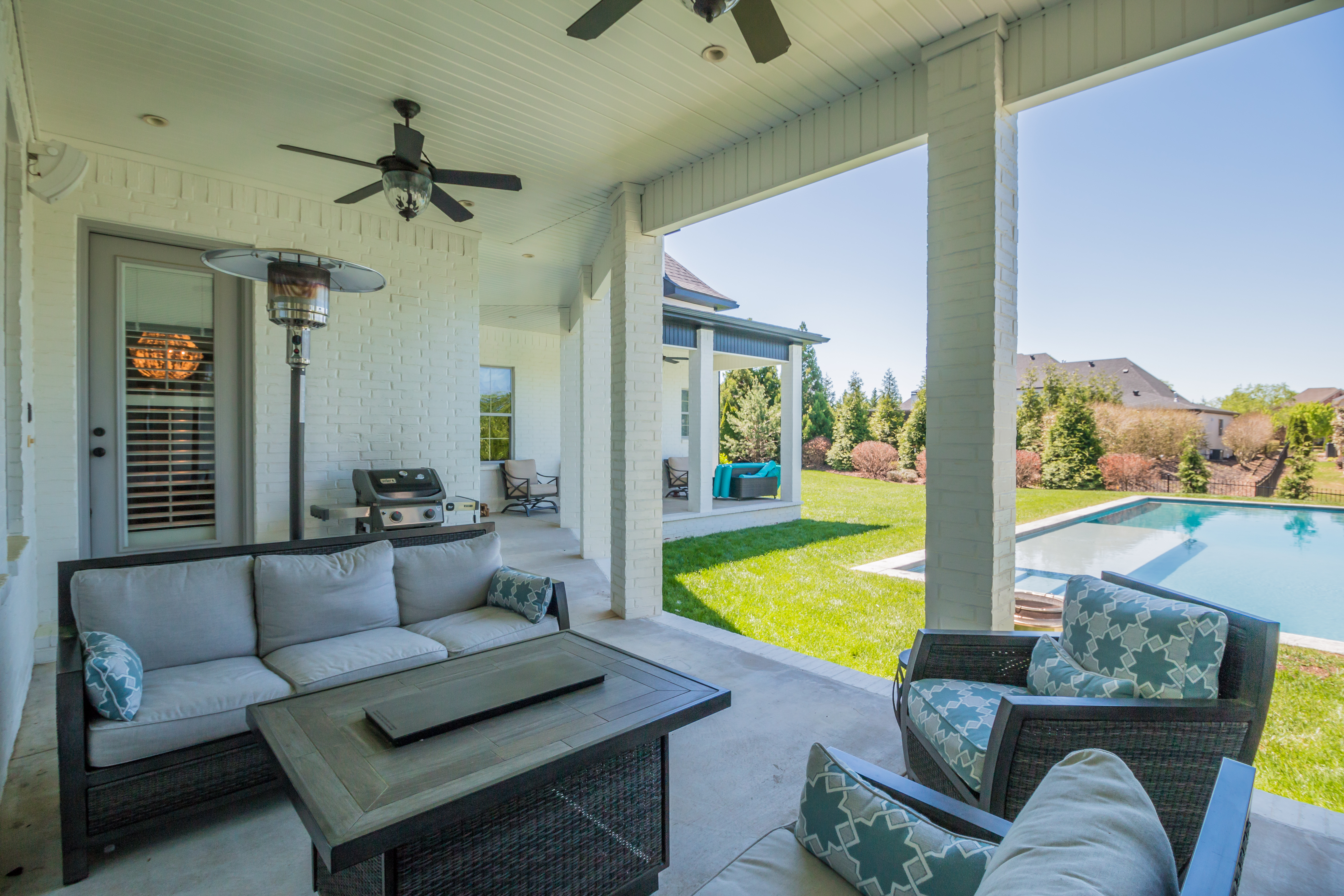Plymouth Ln, Rogers, AR 72758