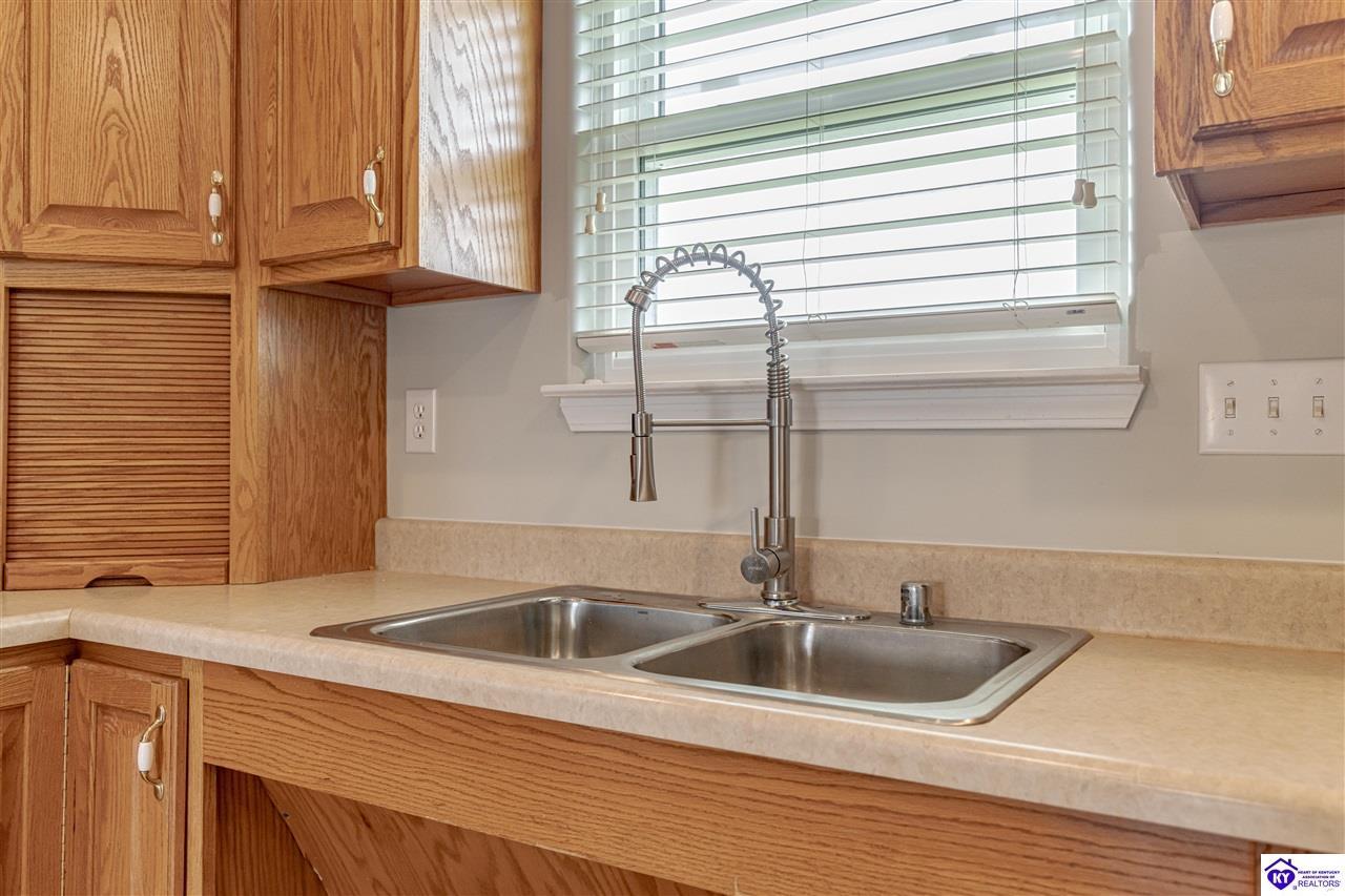 Emmaus Cir, Elizabethtown, KY 42701 #1