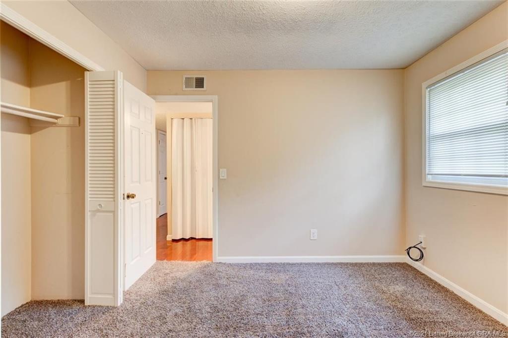 Bishop Cir, Jeffersonville, IN 47130