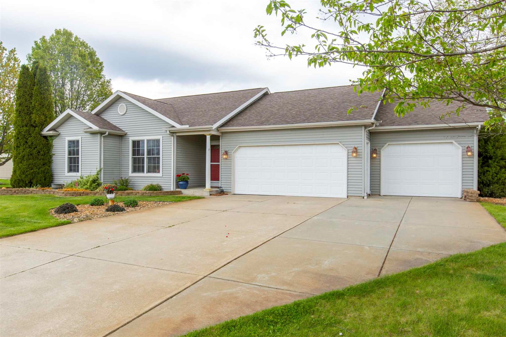 Buckwillow Ct, Elkhart, IN 46514