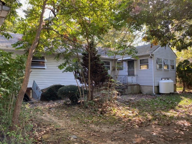 Daisy Dr, Mastic Beach, NY 11951
