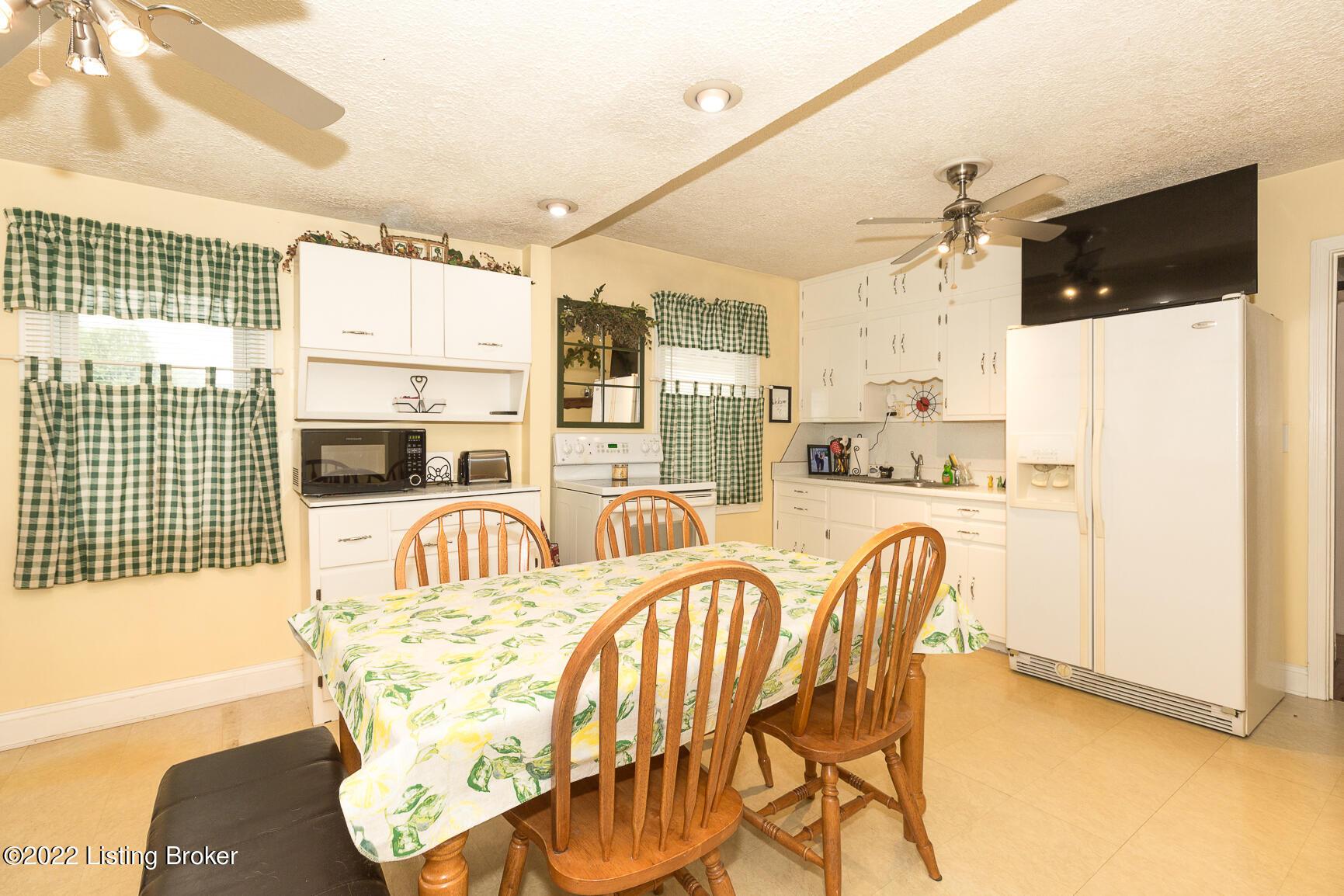 Hathaway Ave, Louisville, KY 40215