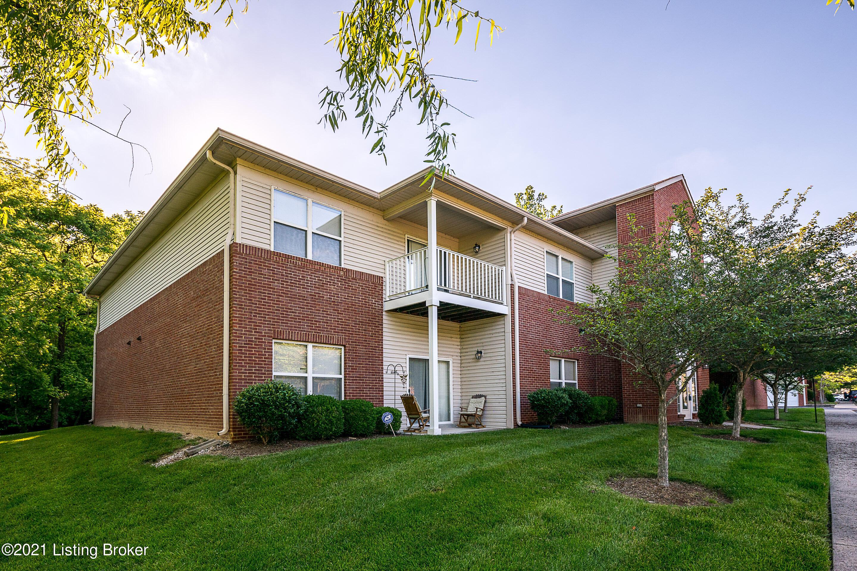 Hawthorne Pointe Dr, Louisville, KY 40272