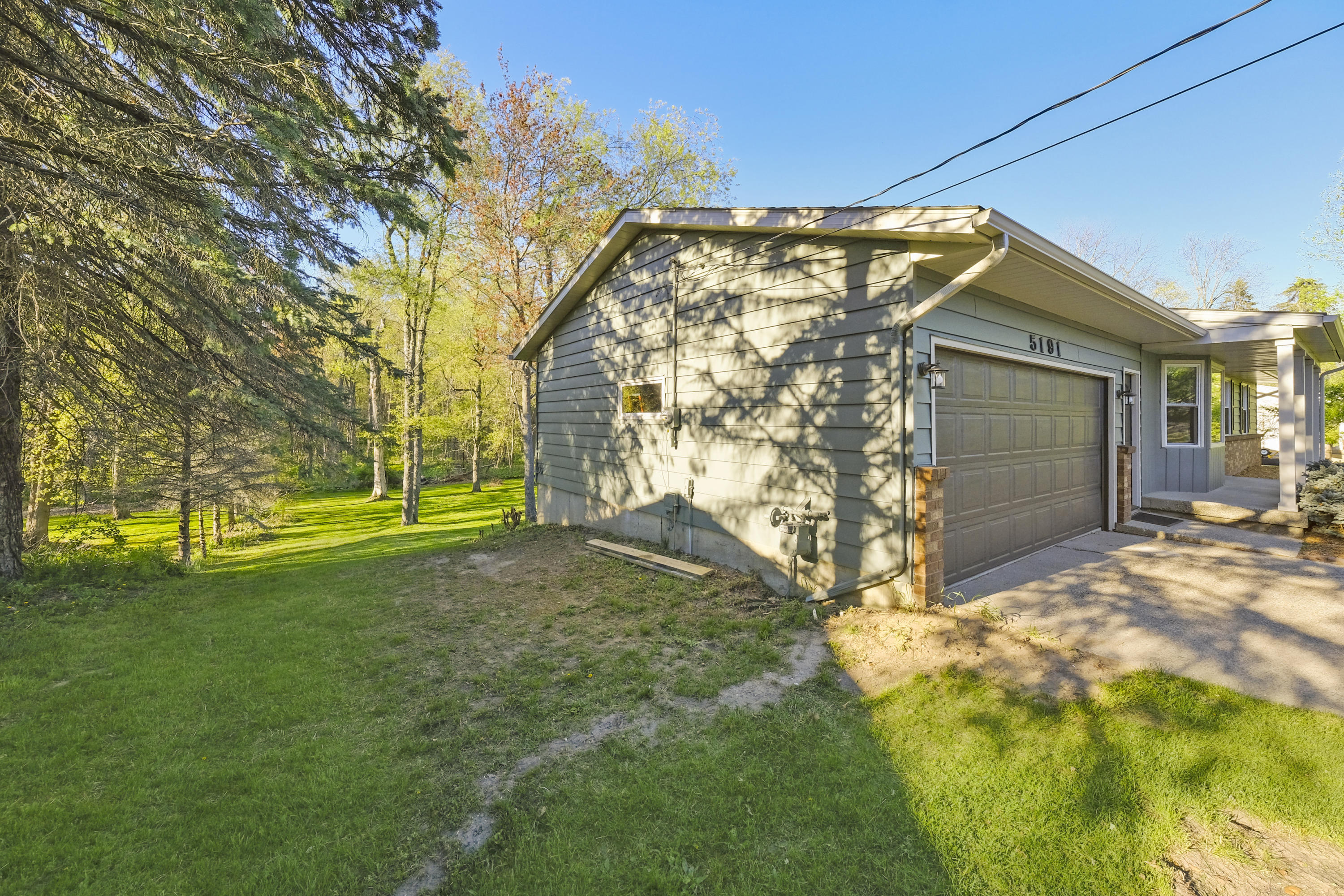 10 Mile Rd, Rockford, MI 49341 #1