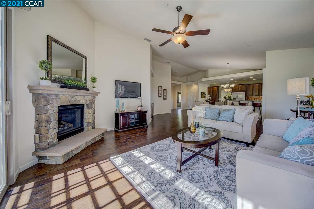 Castle Oaks Dr, Ione, CA 95640
