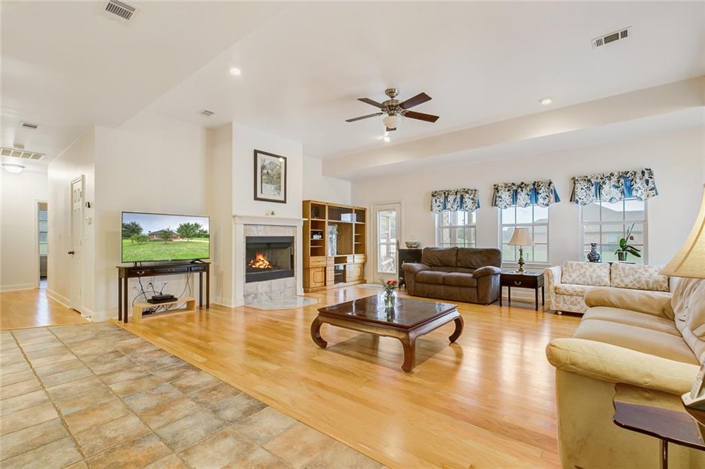 Trailwood Dr, Whitney, TX 76692